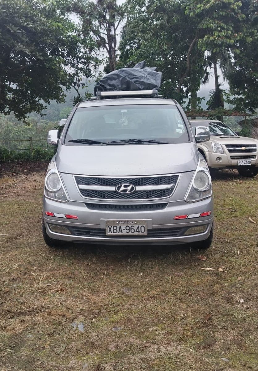 Vista frontal unidad JAC RioTour